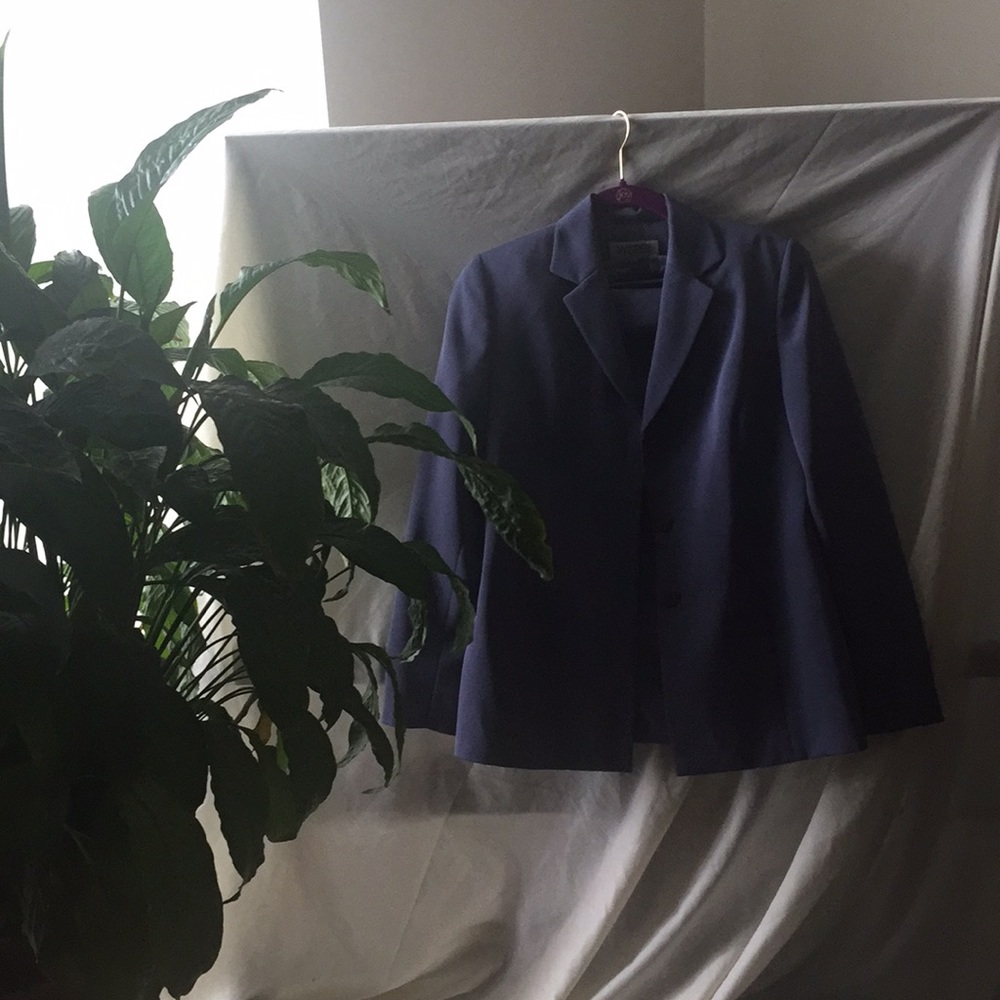 Women’s suit/skirt